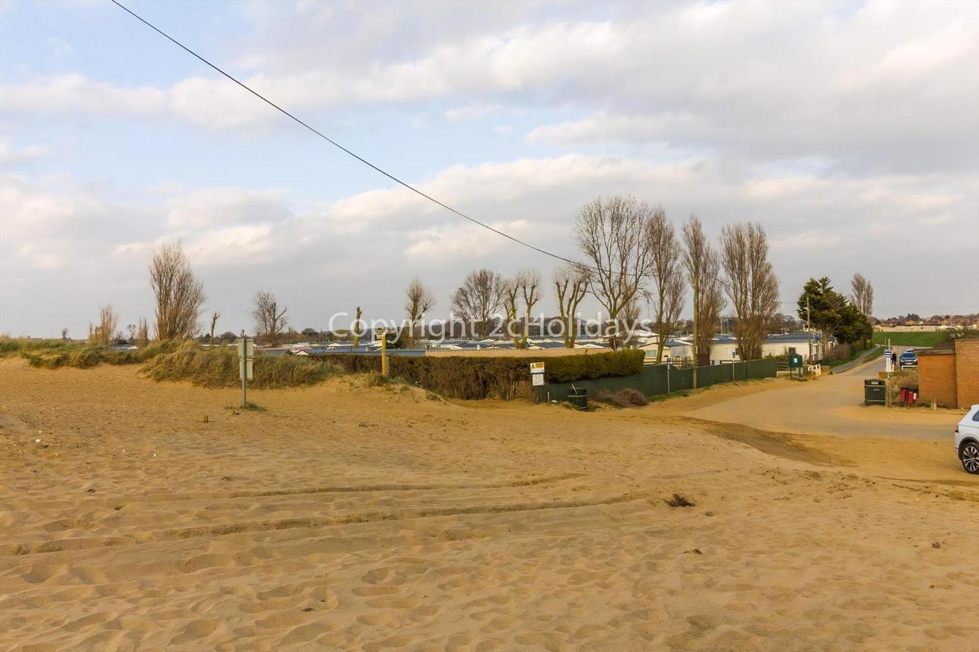 Lovely 6 Berth Caravan With Decking To The Side In Heacham Ref 21040E Kültér fotó