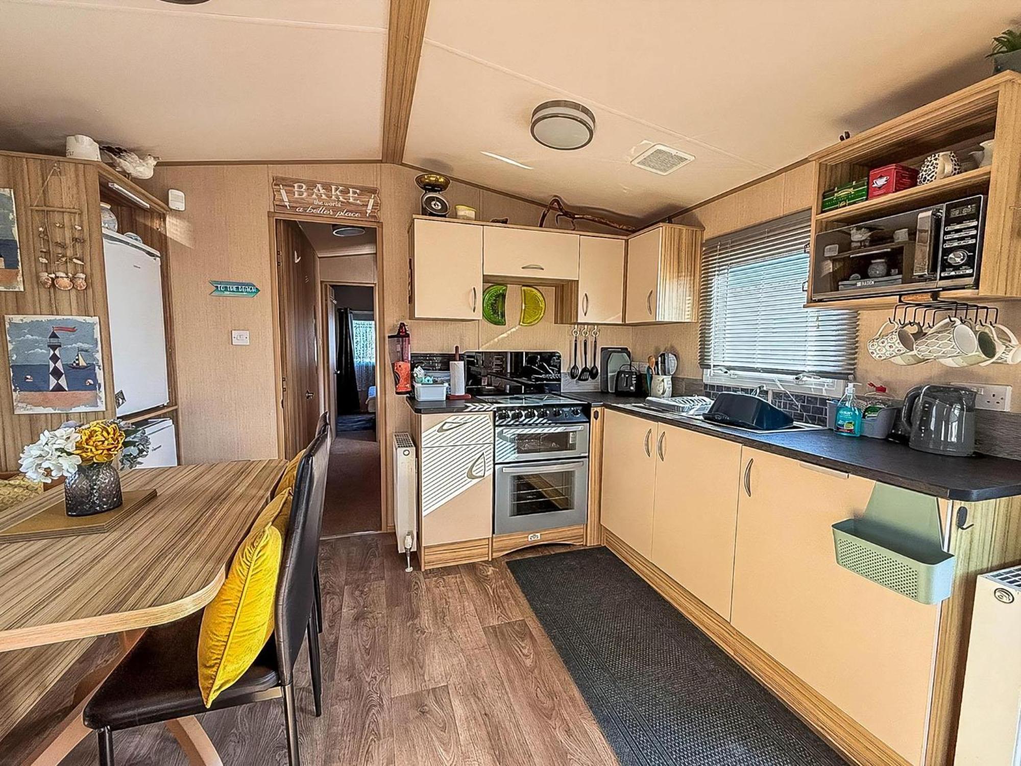 Lovely 6 Berth Caravan With Decking To The Side In Heacham Ref 21040E Kültér fotó