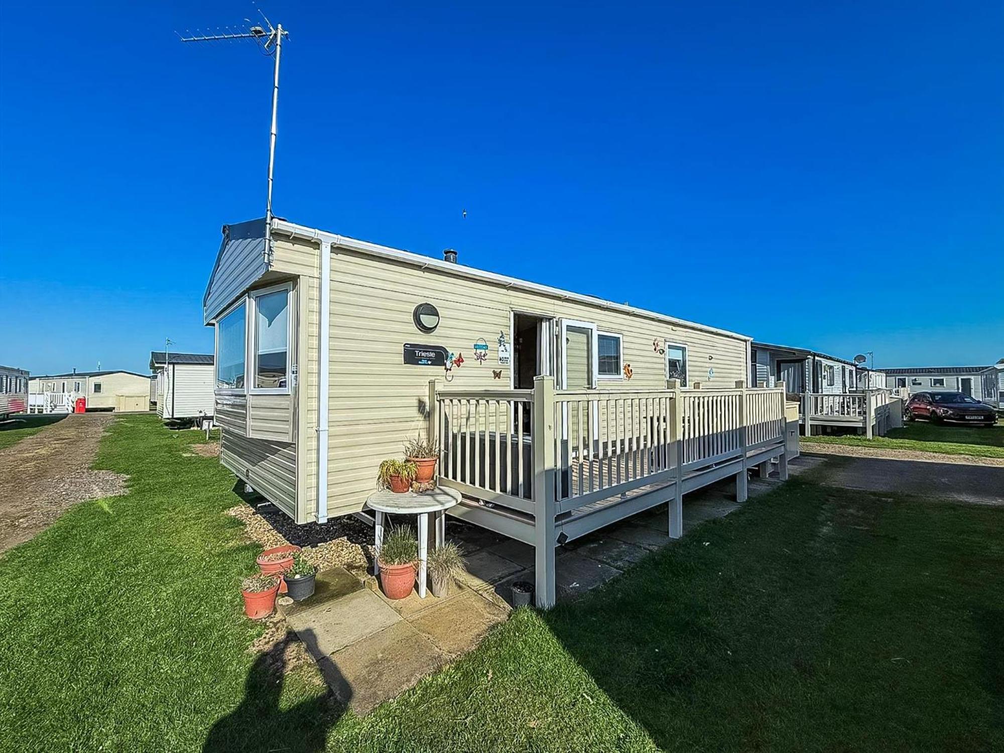Lovely 6 Berth Caravan With Decking To The Side In Heacham Ref 21040E Kültér fotó
