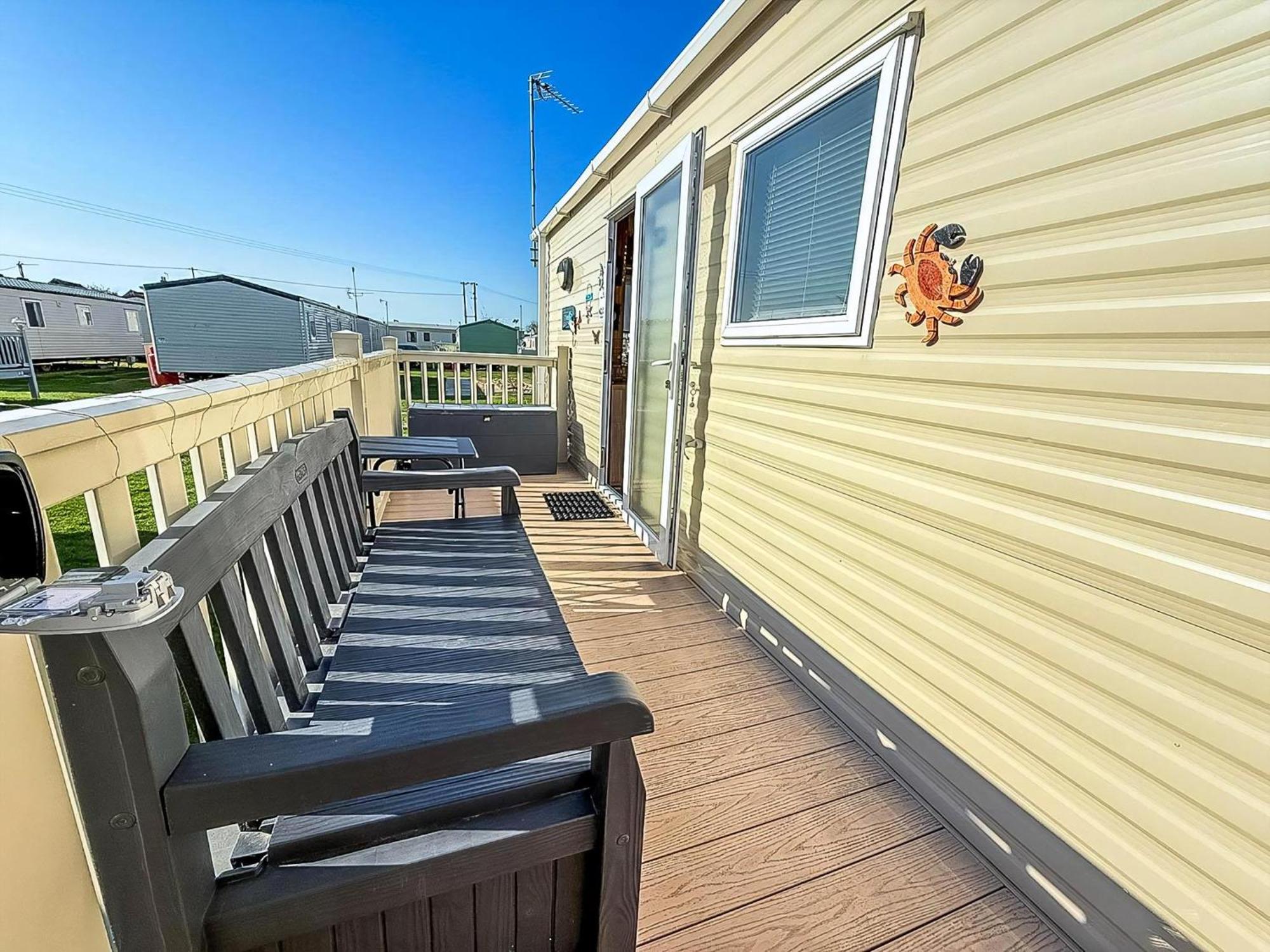 Lovely 6 Berth Caravan With Decking To The Side In Heacham Ref 21040E Kültér fotó