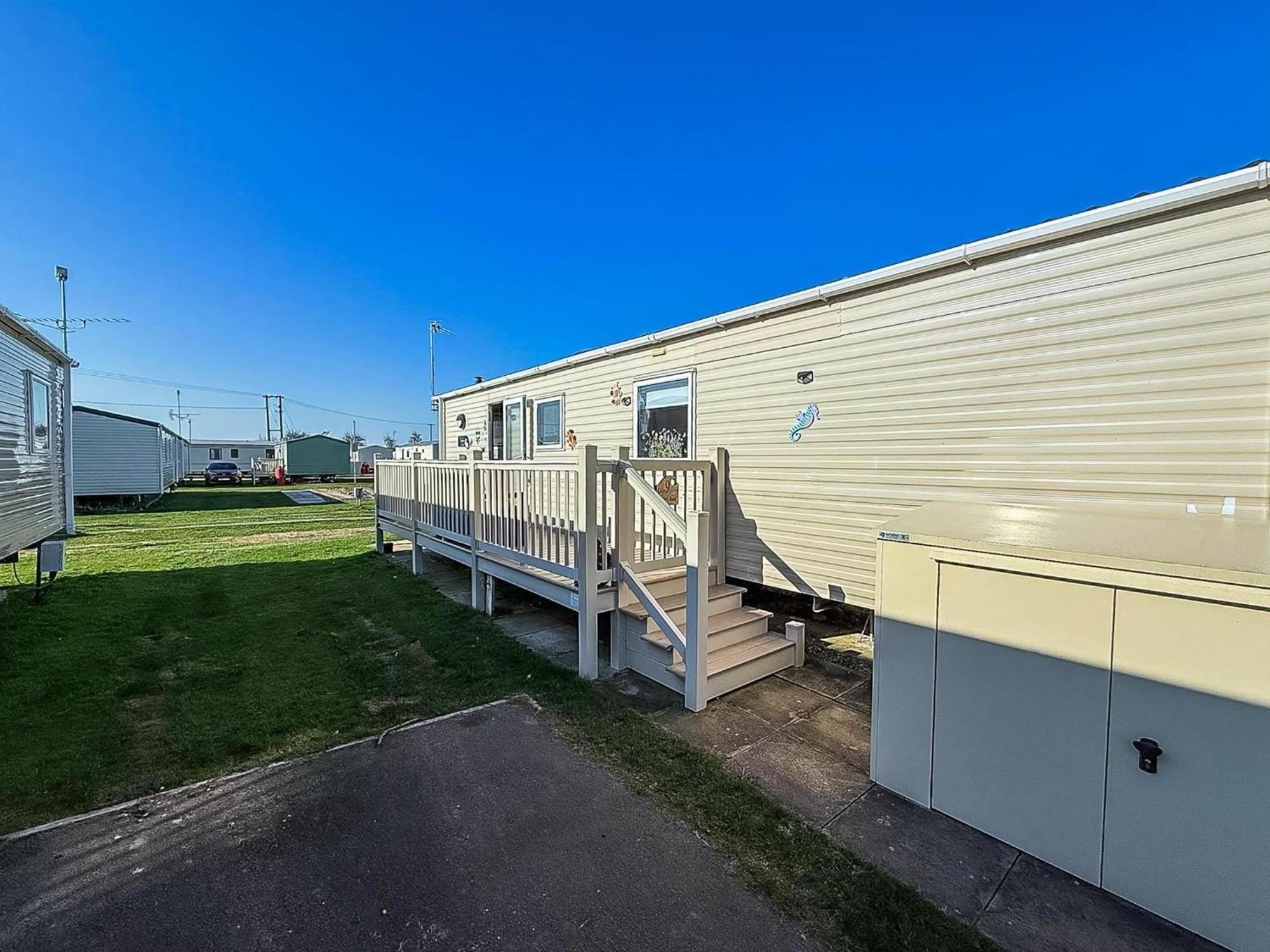 Lovely 6 Berth Caravan With Decking To The Side In Heacham Ref 21040E Kültér fotó