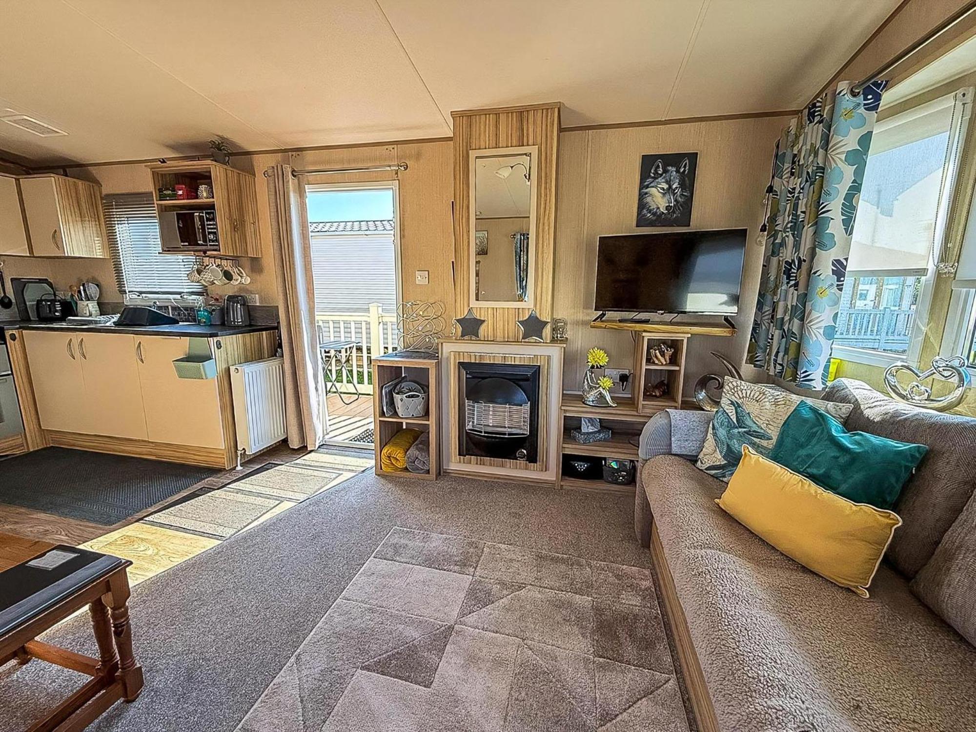Lovely 6 Berth Caravan With Decking To The Side In Heacham Ref 21040E Kültér fotó
